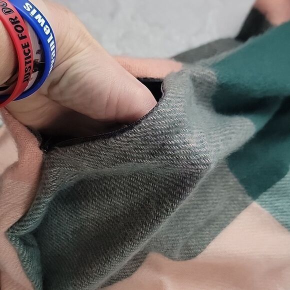 ‎INFINITY SCARF With Zippered Pockets... Super Soft! - Picture 3 of 4